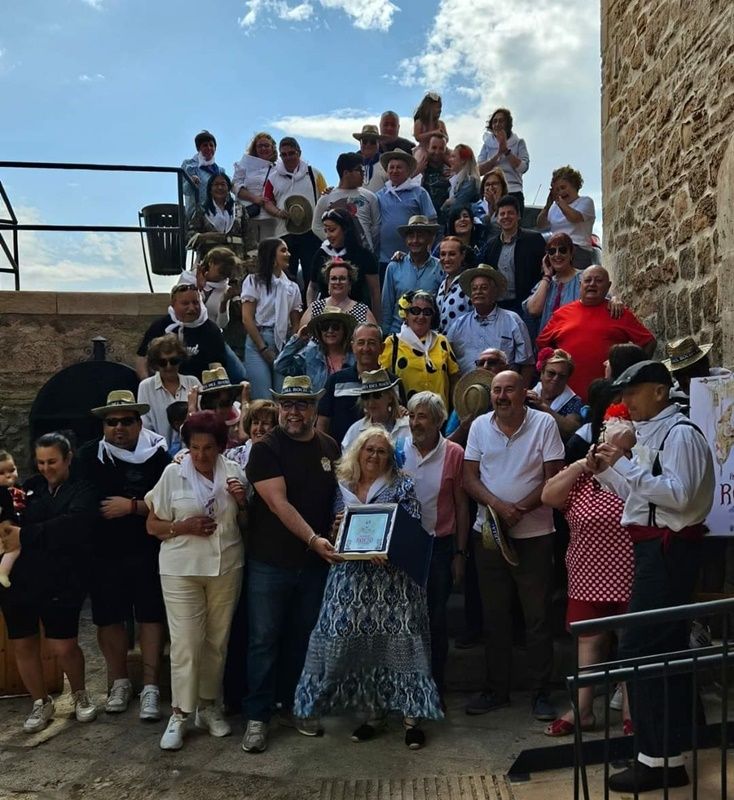 La Casa regional de Ceuta en Melilla celebra la Romería del Rocío premiando la fidelidad, participación y su amor y fe rociera a la pareja de socios más rociera de la institución ceutí en Melilla